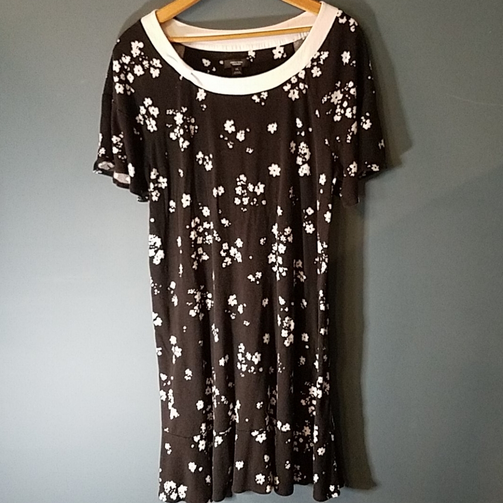 Simply Vera Vera Wang black white floral shift dress Medium